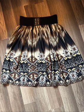 Jon & Anna Brown, Black & Cream Patterned Circle Skirt- Size Medium